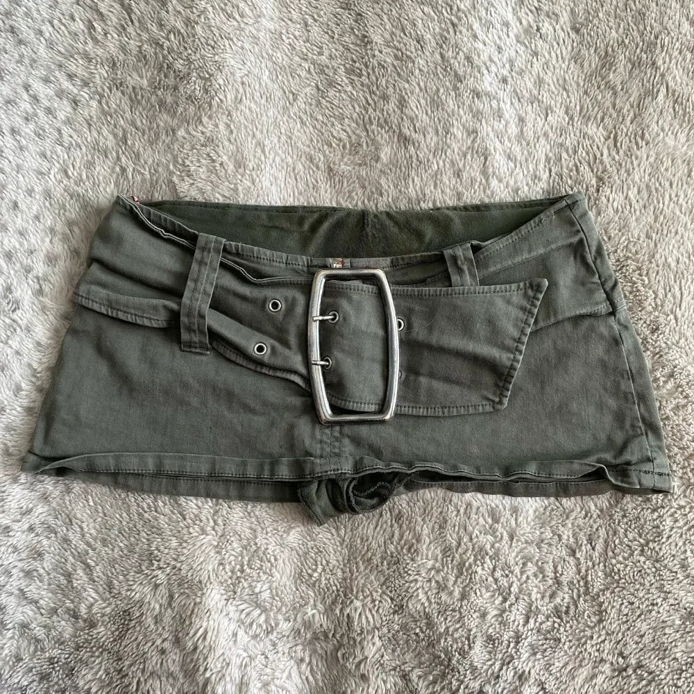Low waist mini skirt